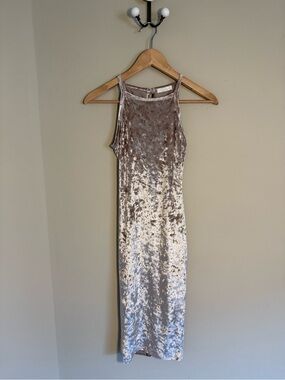 Joe & Elle Crushed Velvet Midi Dress in Champagne Taupe